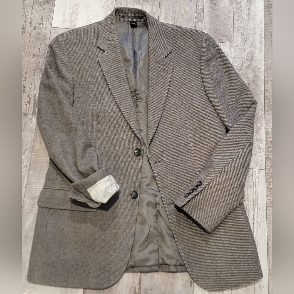 Contemporary Style: Club Monaco Men's Light Brown Wool Sport Coat/Blazer, 40R